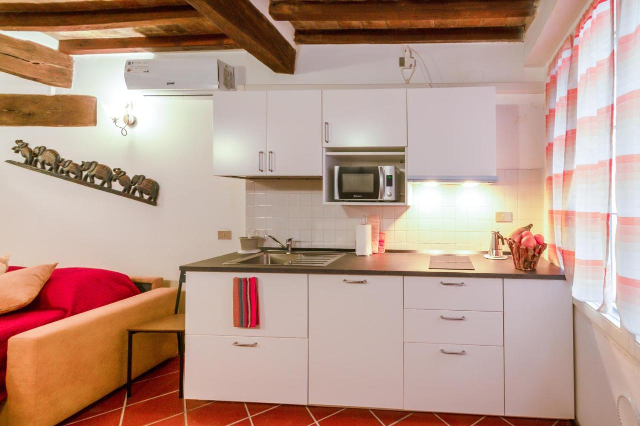 Parma Portici Antichi Monolocale A 5 Min Dal Duomo Appartement Buitenkant foto